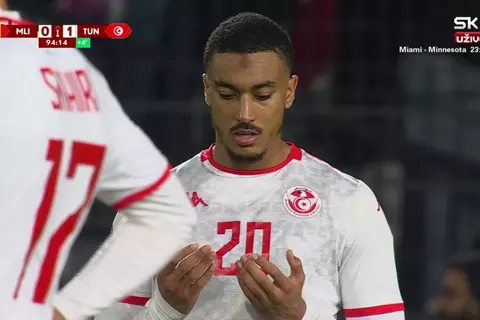 بحضور بن رمضان وديانج.. دعاء لله وهدف قاتل يشعلان موقعة تونس ومالي (فيديو وصور)